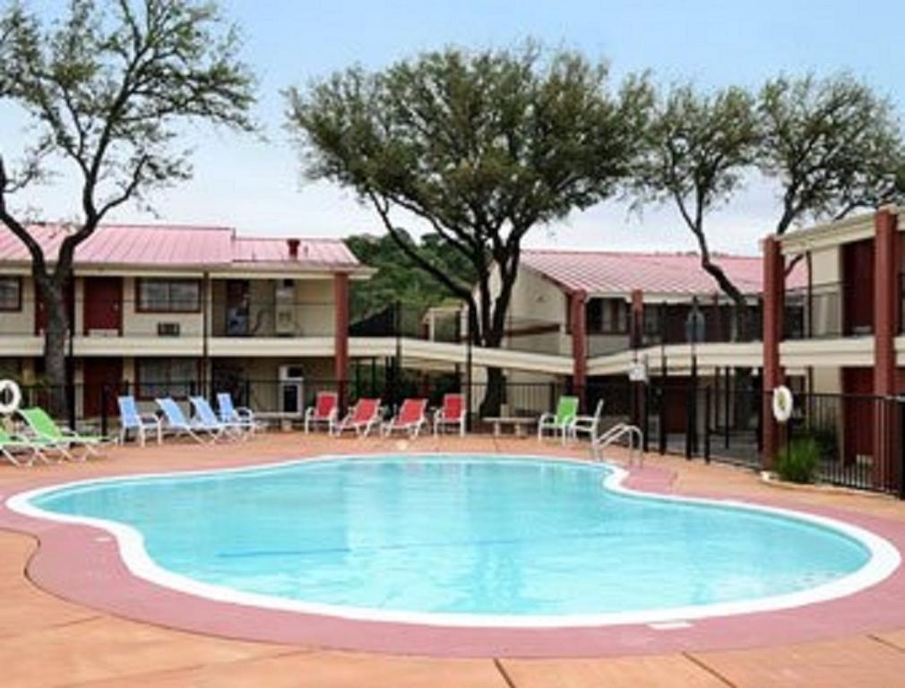 Super 8 By Wyndham Kerrville Tx Létesítmények fotó